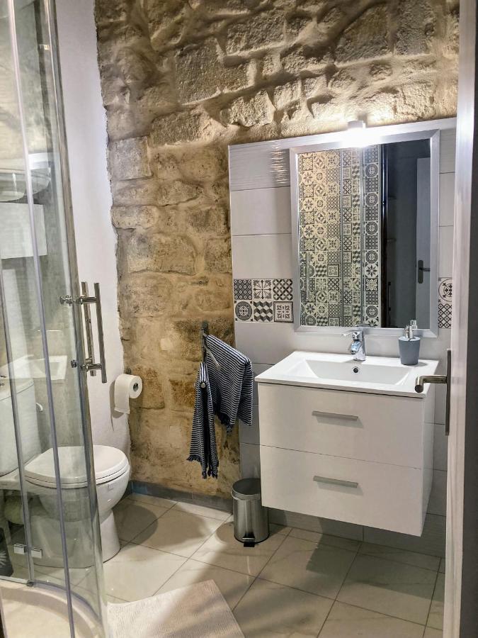 Immeuble 3 Apparts Centre Historique St Gilles Maisoncarreeconciergerie Saint-Gilles  Luaran gambar