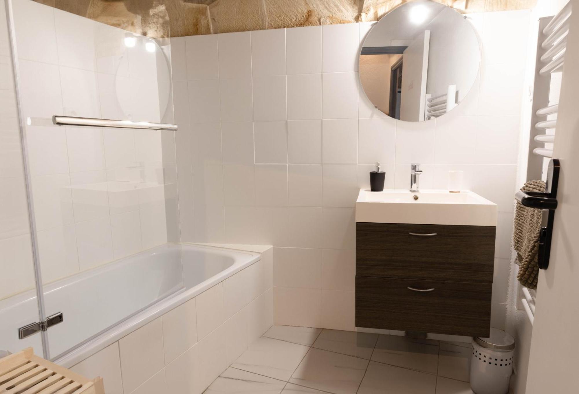Immeuble 3 Apparts Centre Historique St Gilles Maisoncarreeconciergerie Saint-Gilles  Luaran gambar