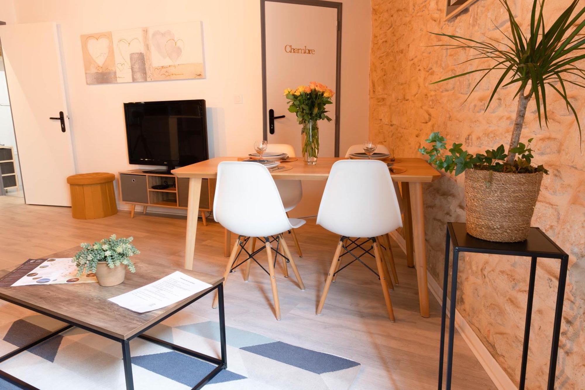 Immeuble 3 Apparts Centre Historique St Gilles Maisoncarreeconciergerie Saint-Gilles  Luaran gambar